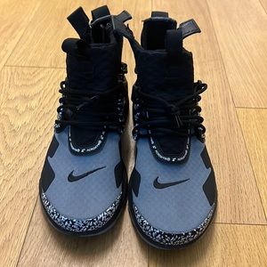 Acronym x Nike. US 6. Black & Grey & White.
